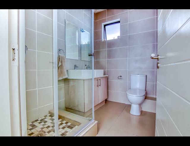 2 BEDROOM APARTMENT RENTED IN BRYANSTON